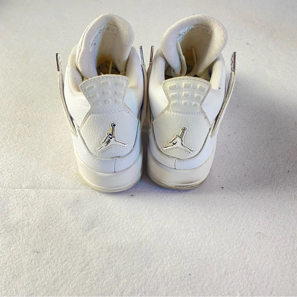 Nike Jordan Retro 4 Big Kids White Sneakers Size 5.5 Silver Jumpman Basketball